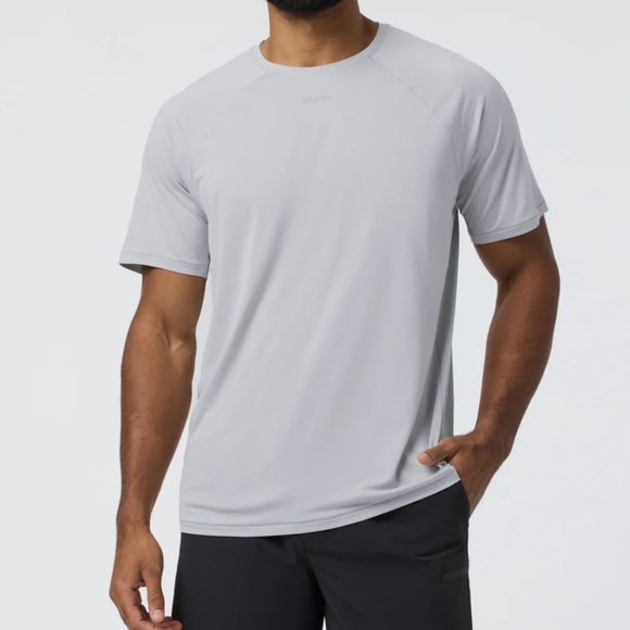 Vuori Other - Vuori Short Sleeve Precept Tech Tee in Sky Grey Size Large